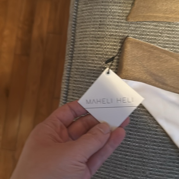 Bikini - Picture 2 of 2